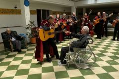 Visita de la Tuna Santa Fe a la Fundación La Manuelita.