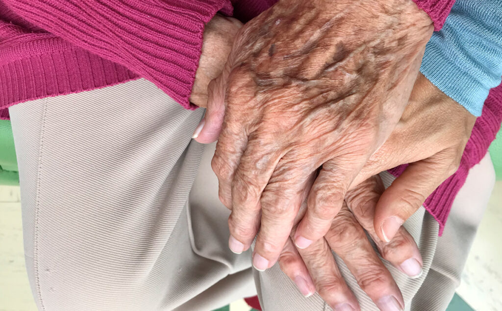 Un legado de amor y servicio: Seis generaciones dedicadas al bienestar de los adultos mayores.